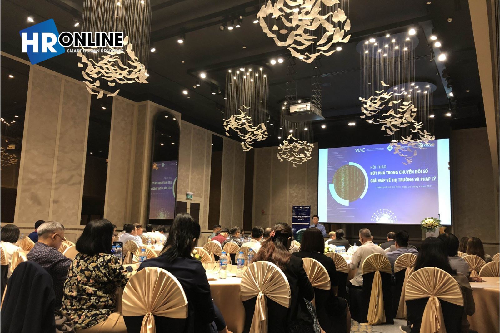 Hộ thảo thu hút đông đảo lãnh đạo doanh nghiệp trên địa bàn thành phố